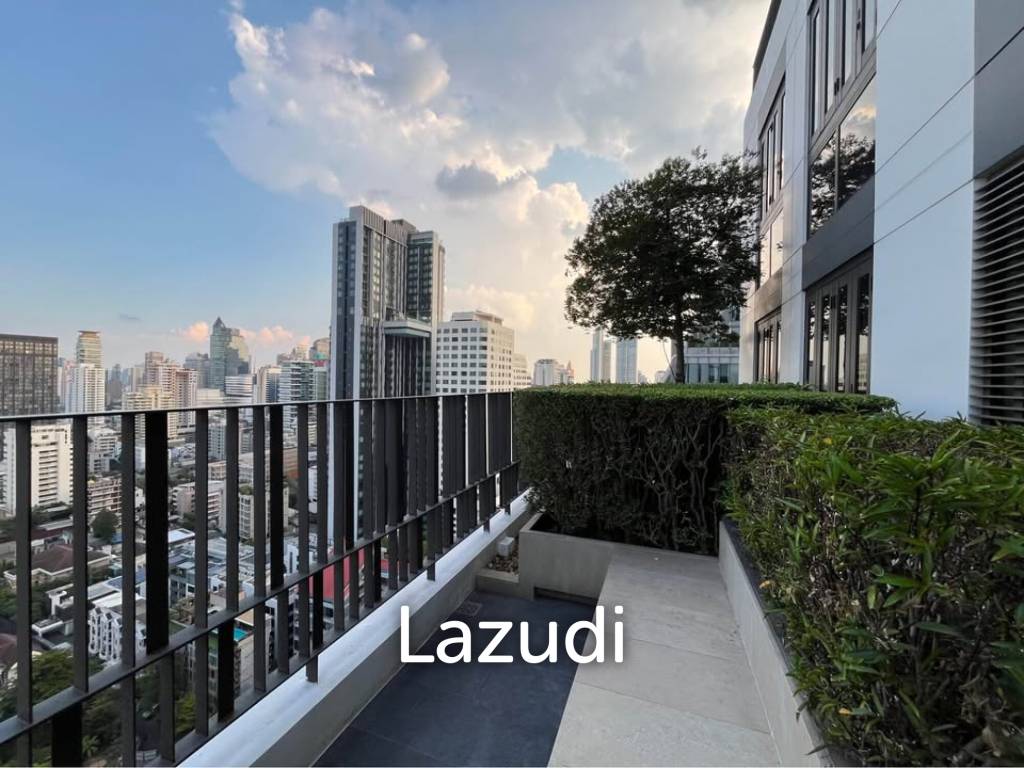 43.5 sqm high floor condo at MUNIQ Sukhumvit 23 in Wattana Bangkok