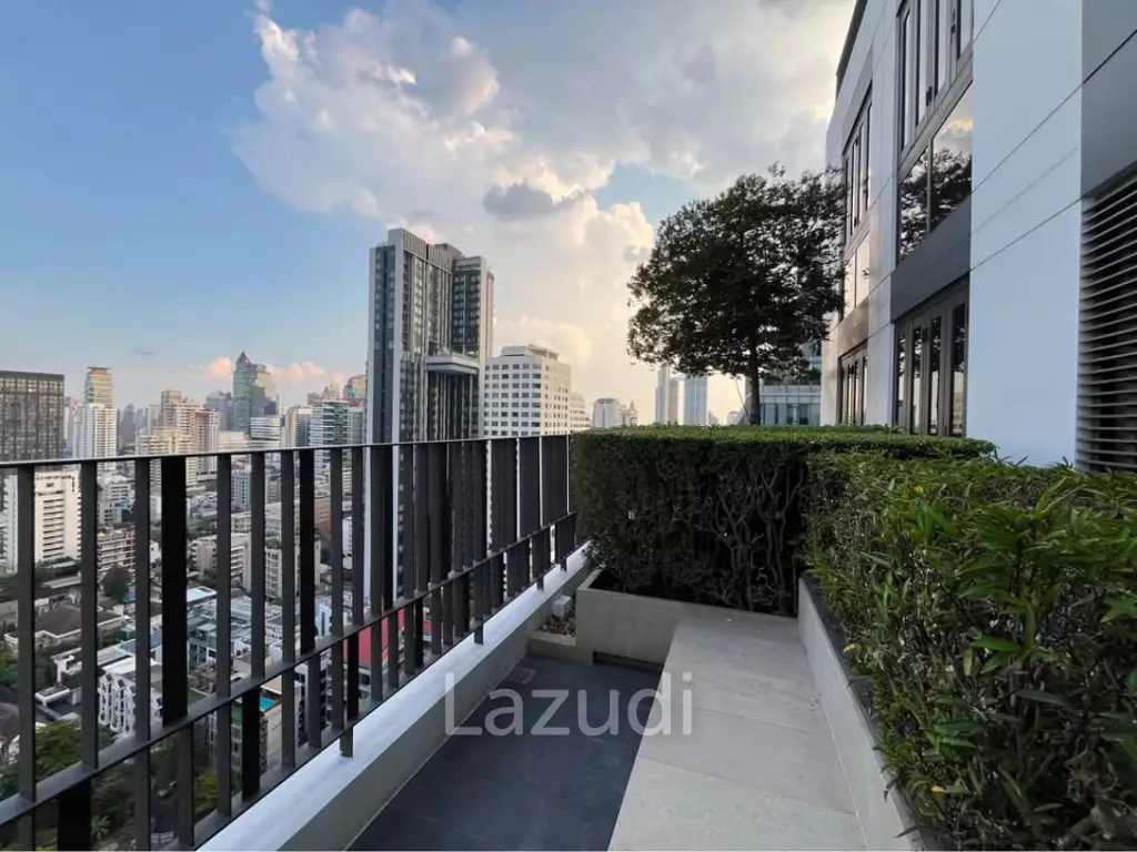 43.5 sqm high floor condo at MUNIQ Sukhumvit 23 in Wattana Bangkok