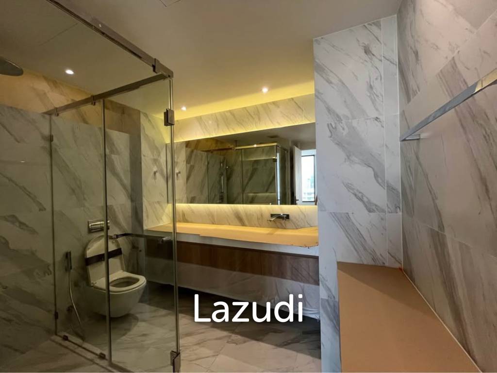 43.5 sqm high floor condo at MUNIQ Sukhumvit 23 in Wattana Bangkok