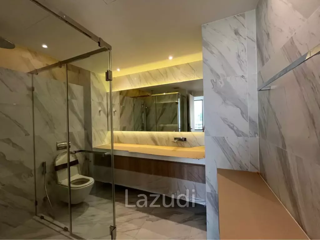 43.5 sqm high floor condo at MUNIQ Sukhumvit 23 in Wattana Bangkok