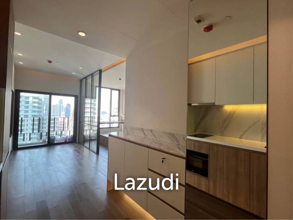 43.5 sqm high floor condo at MUNIQ Sukhumvit 23 in Wattana Bangkok