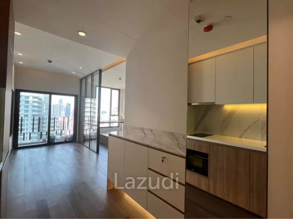 43.5 sqm high floor condo at MUNIQ Sukhumvit 23 in Wattana Bangkok