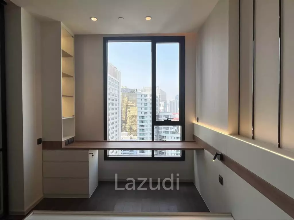 43.5 sqm high floor condo at MUNIQ Sukhumvit 23 in Wattana Bangkok