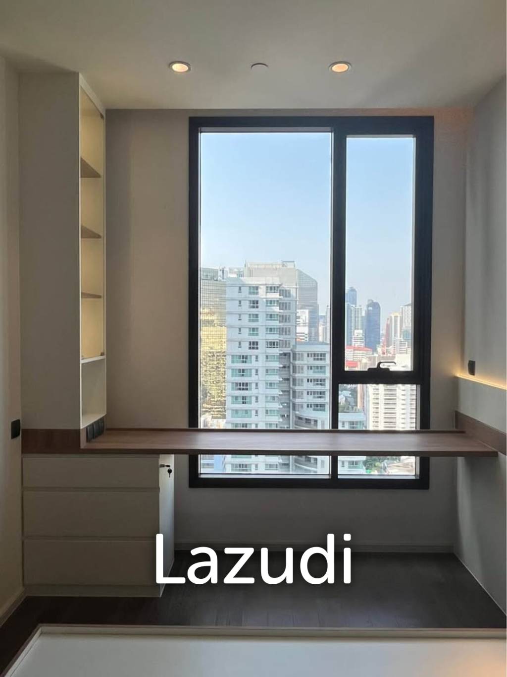 43.5 sqm high floor condo at MUNIQ Sukhumvit 23 in Wattana Bangkok
