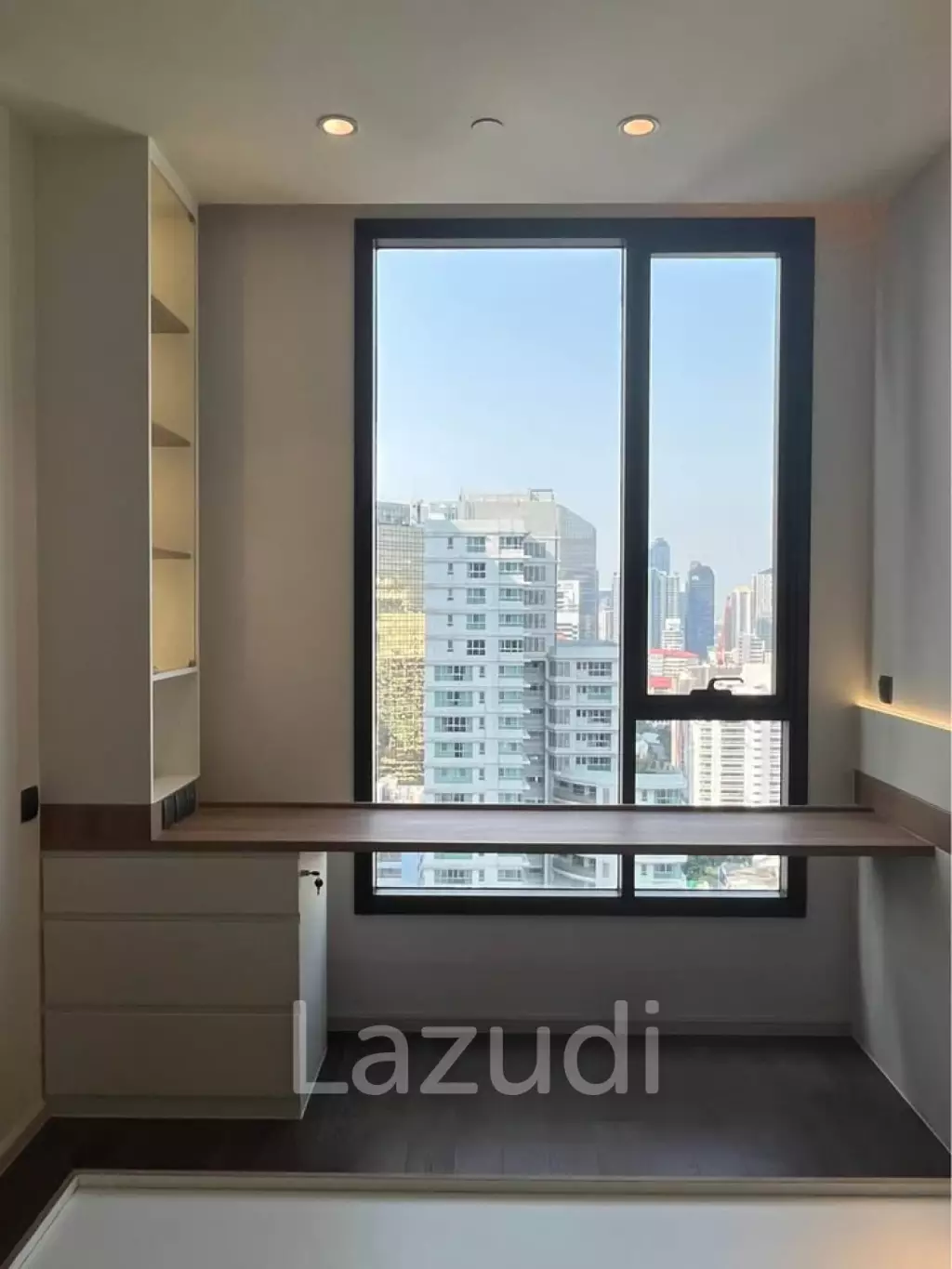 43.5 sqm high floor condo at MUNIQ Sukhumvit 23 in Wattana Bangkok