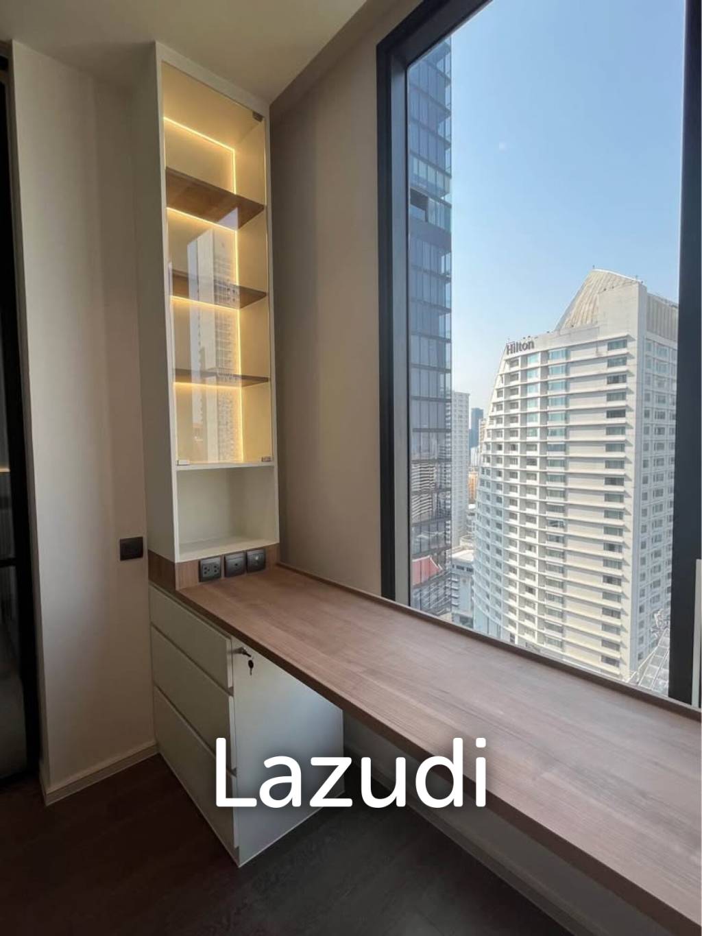 43.5 sqm high floor condo at MUNIQ Sukhumvit 23 in Wattana Bangkok