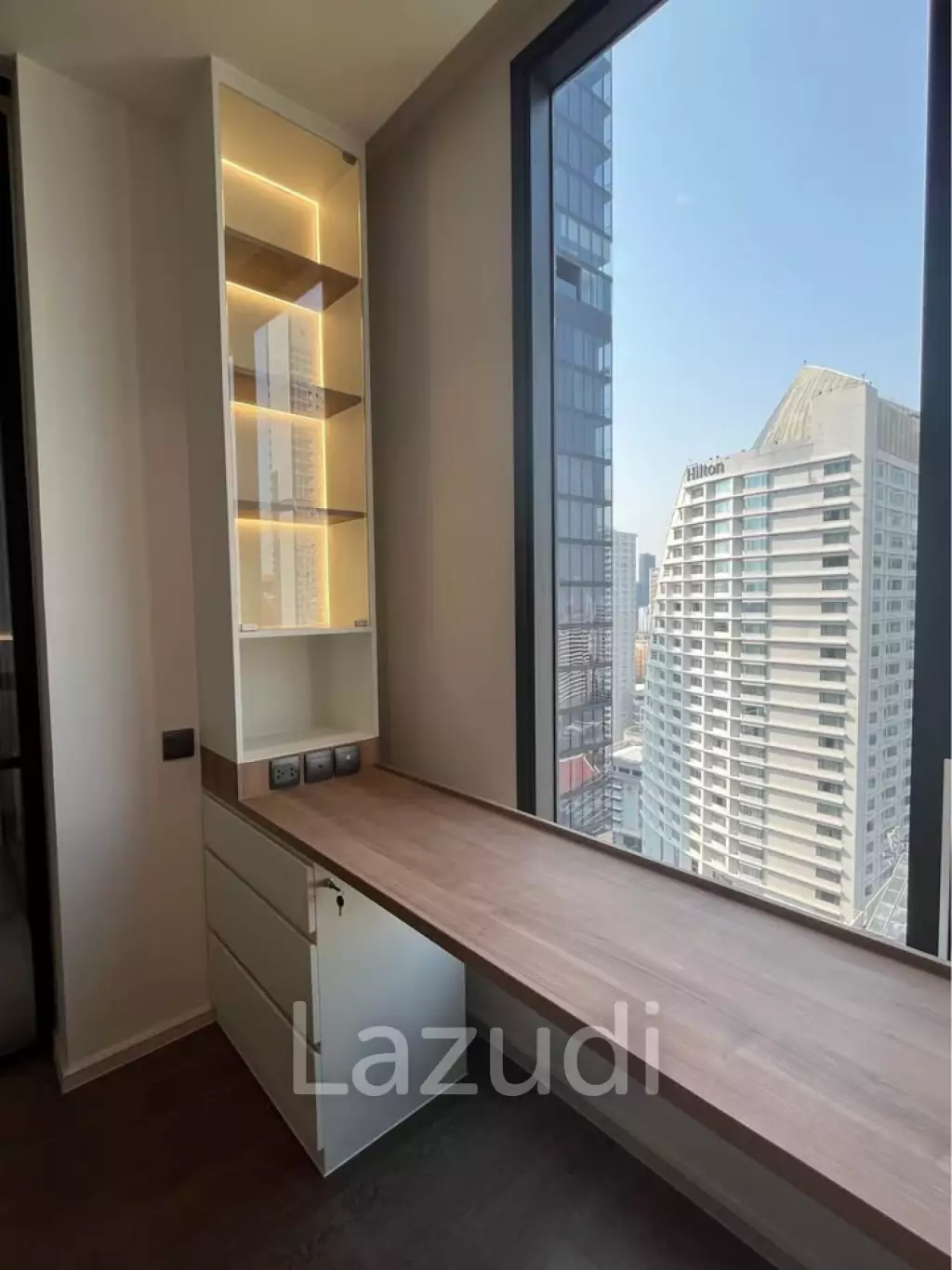 43.5 sqm high floor condo at MUNIQ Sukhumvit 23 in Wattana Bangkok