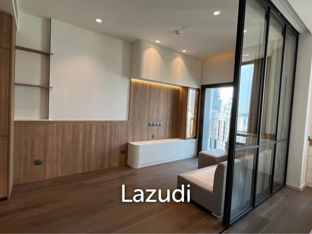 43.5 sqm high floor condo at MUNIQ Sukhumvit 23 in Wattana Bangkok