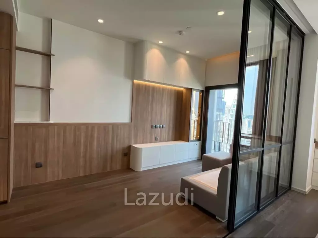 43.5 sqm high floor condo at MUNIQ Sukhumvit 23 in Wattana Bangkok