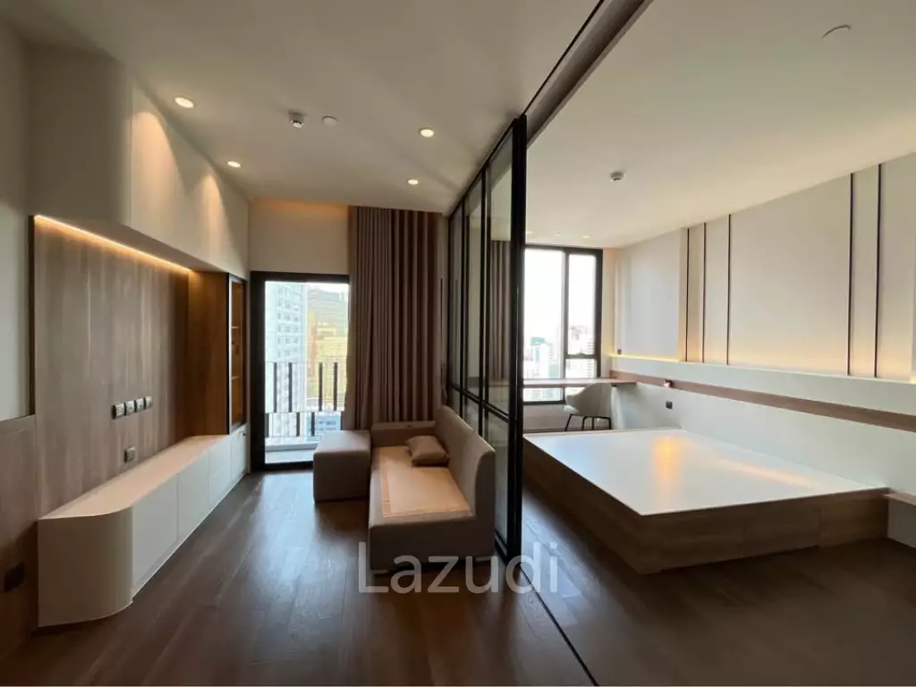 43.5 sqm high floor condo at MUNIQ Sukhumvit 23 in Wattana Bangkok