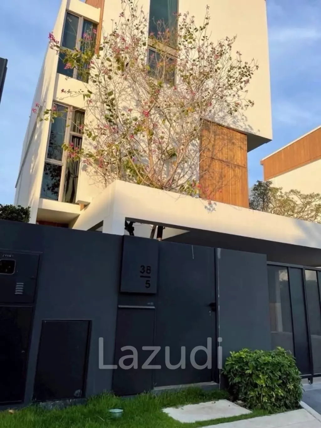4 Bed 4 Bath Detached House For Rent in VIVE Rama 9