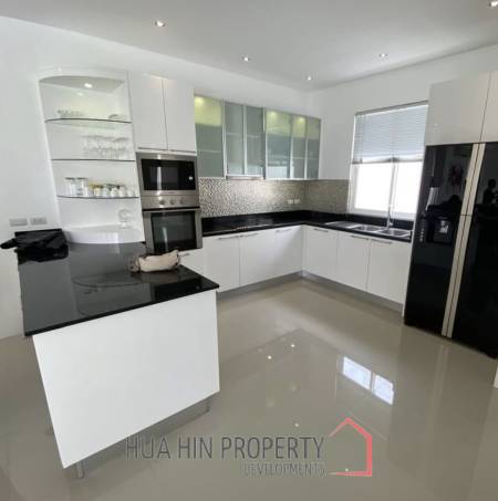 FALCON HILL  : 3 bed luxury pool villa