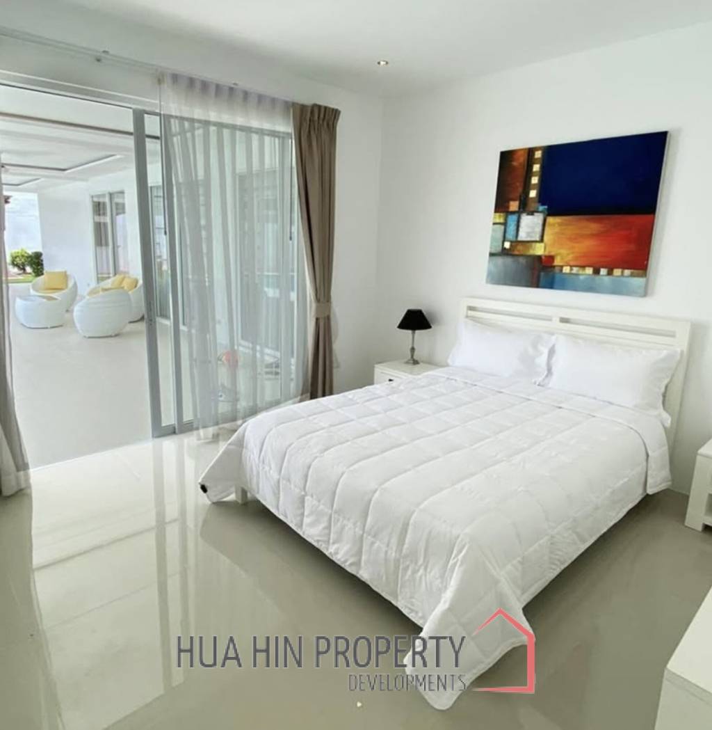 FALCON HILL  : 3 bed luxury pool villa