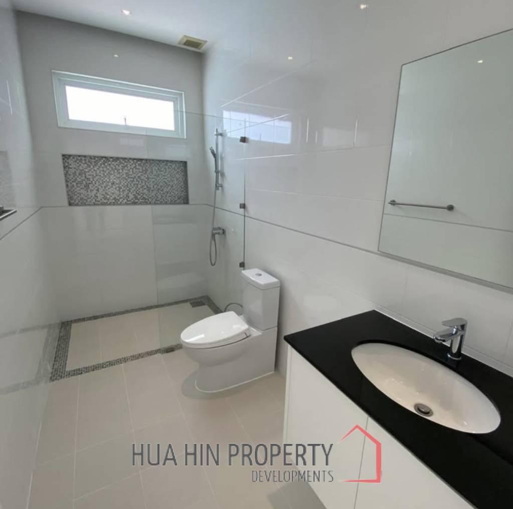 FALCON HILL  : 3 bed luxury pool villa