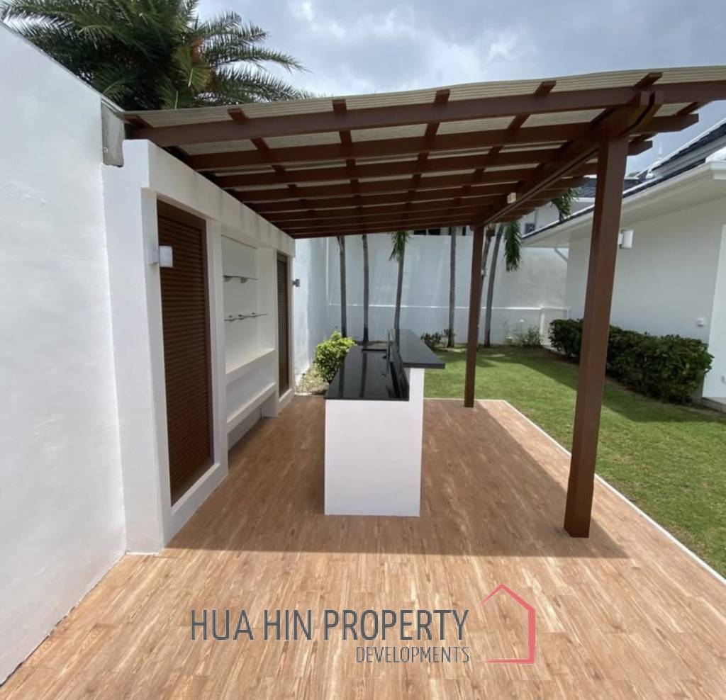 FALCON HILL  : 3 bed luxury pool villa