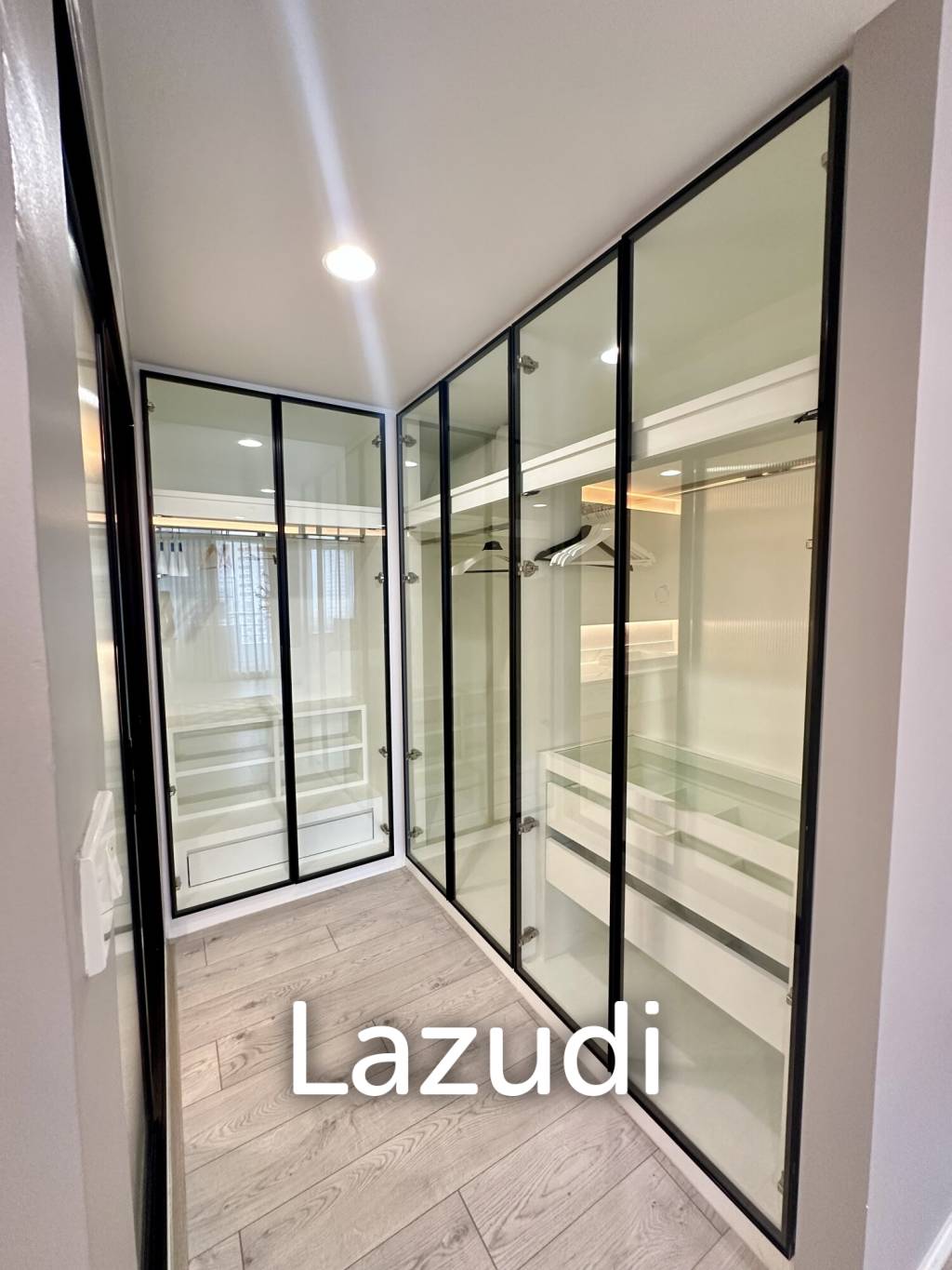 2 bedroom 2 bathroom condo 128 sqm. at Lake Avenue for sale