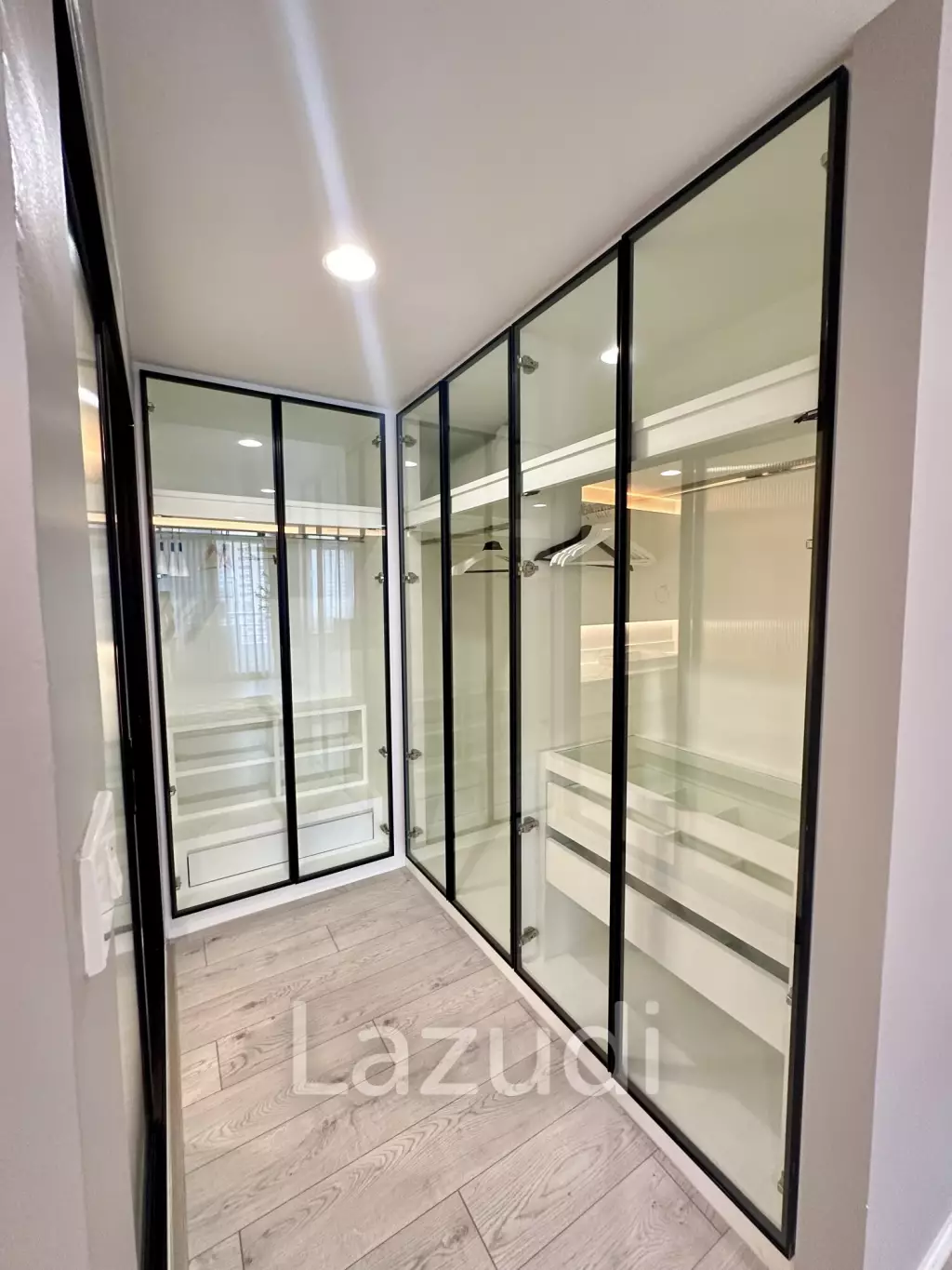 2 bedroom 2 bathroom condo 128 sqm. at Lake Avenue for sale