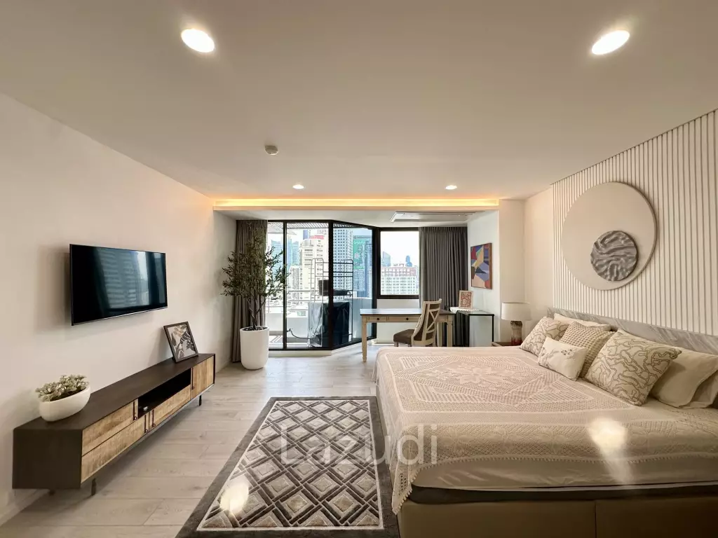 2 bedroom 2 bathroom condo 128 sqm. at Lake Avenue for sale