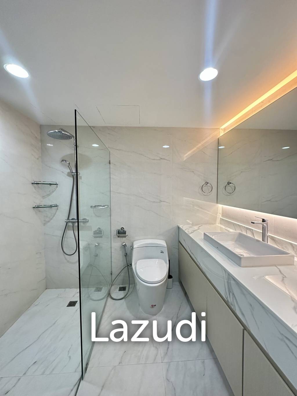 2 bedroom 2 bathroom condo 128 sqm. at Lake Avenue for sale
