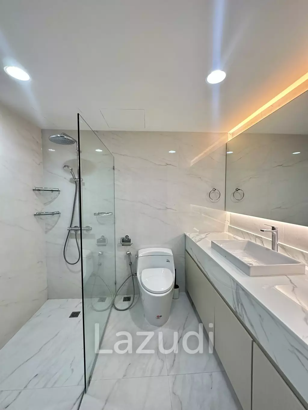 2 bedroom 2 bathroom condo 128 sqm. at Lake Avenue for sale