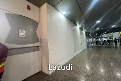 49 sqm Retail Space in Sermmit Tower Khlong Toei Nuea Bangkok
