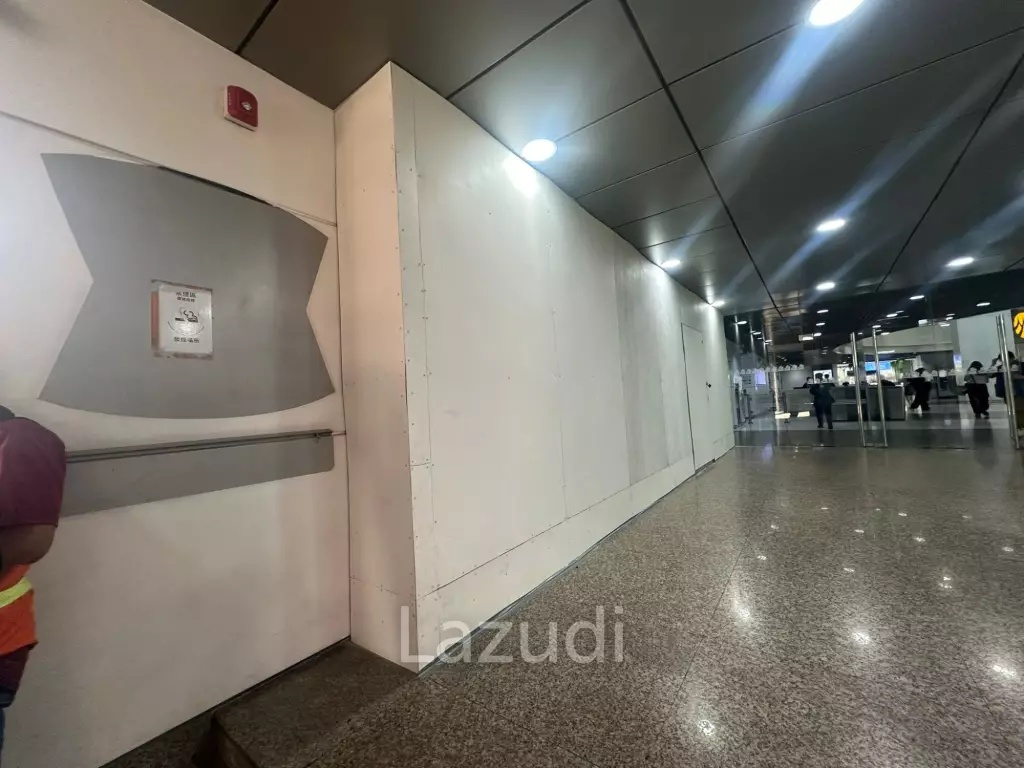 49 sqm Retail Space in Sermmit Tower Khlong Toei Nuea Bangkok