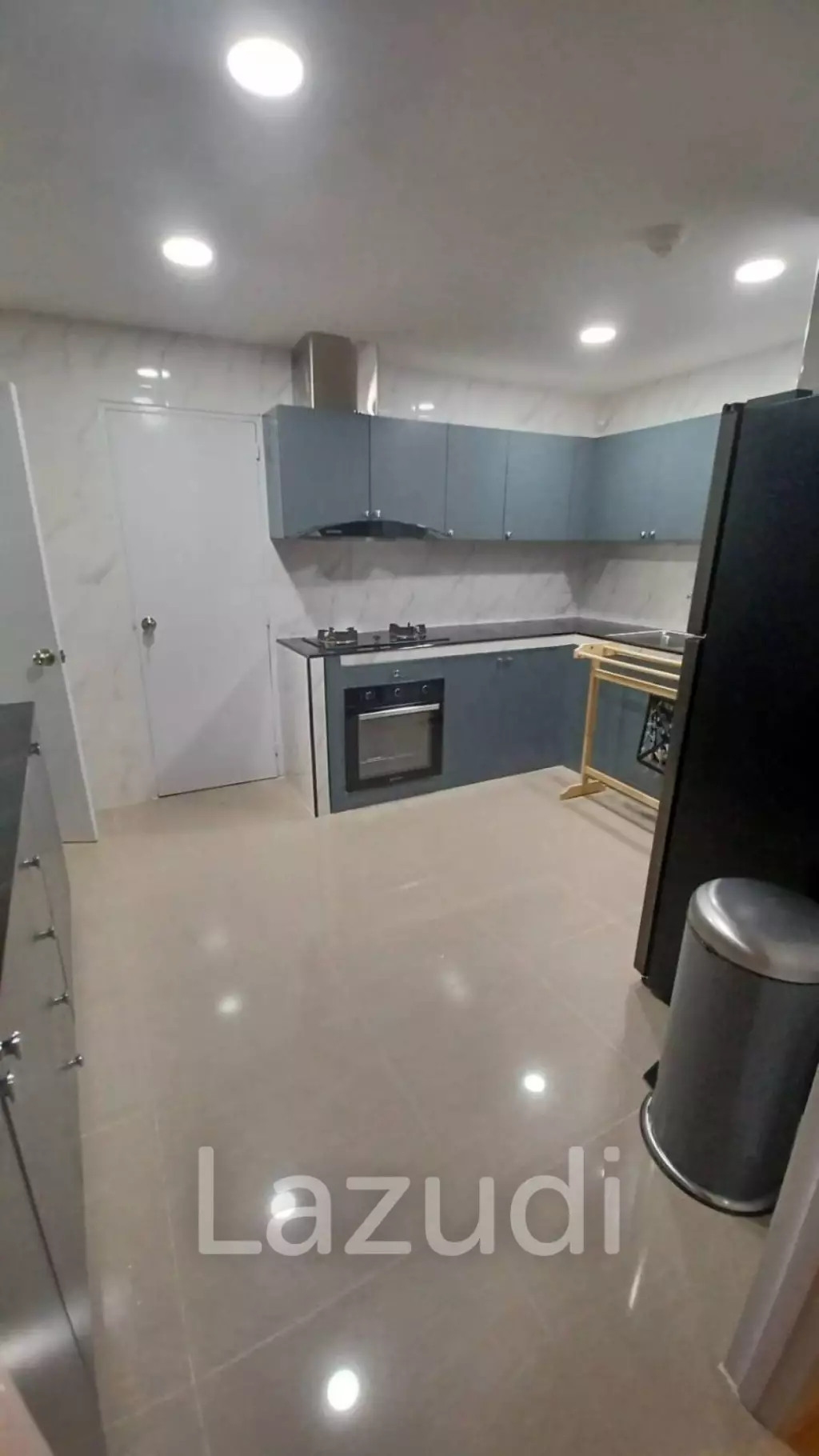 220 sqm condo on 12th floor in Khlong Toei Bangkok