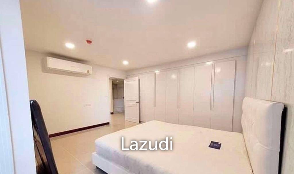 220 sqm condo on 12th floor in Khlong Toei Bangkok