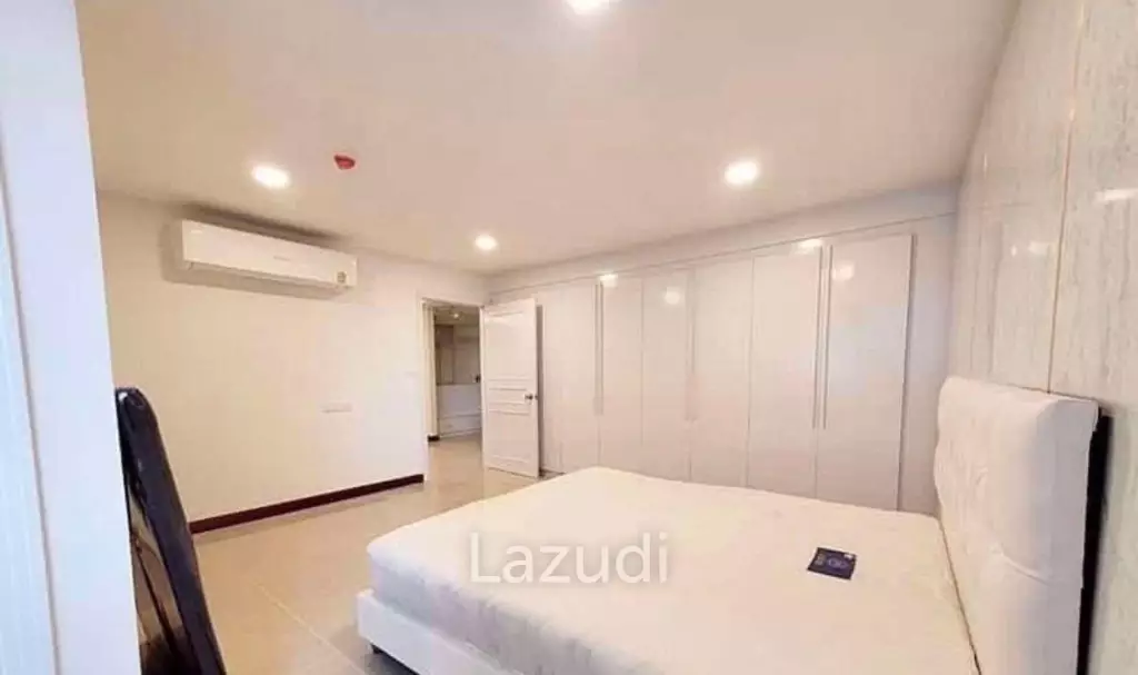 220 sqm condo on 12th floor in Khlong Toei Bangkok
