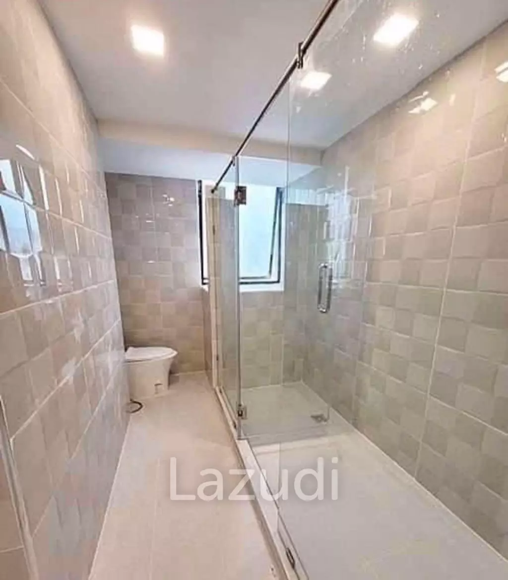 220 sqm condo on 12th floor in Khlong Toei Bangkok