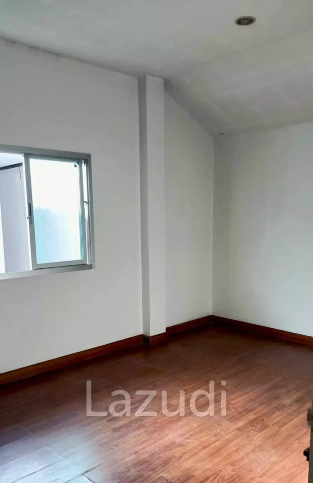 ขายบ้านทาวน์โฮม 2 ชั้น 3 ห้องนอน ในตัวเมืองเชียงราย