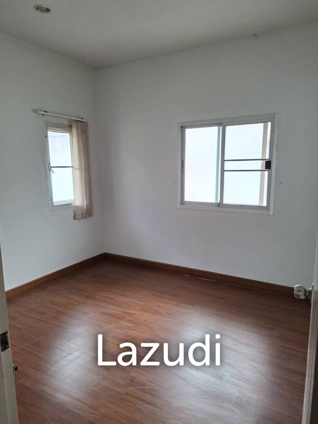 ขายบ้านทาวน์โฮม 2 ชั้น 3 ห้องนอน ในตัวเมืองเชียงราย
