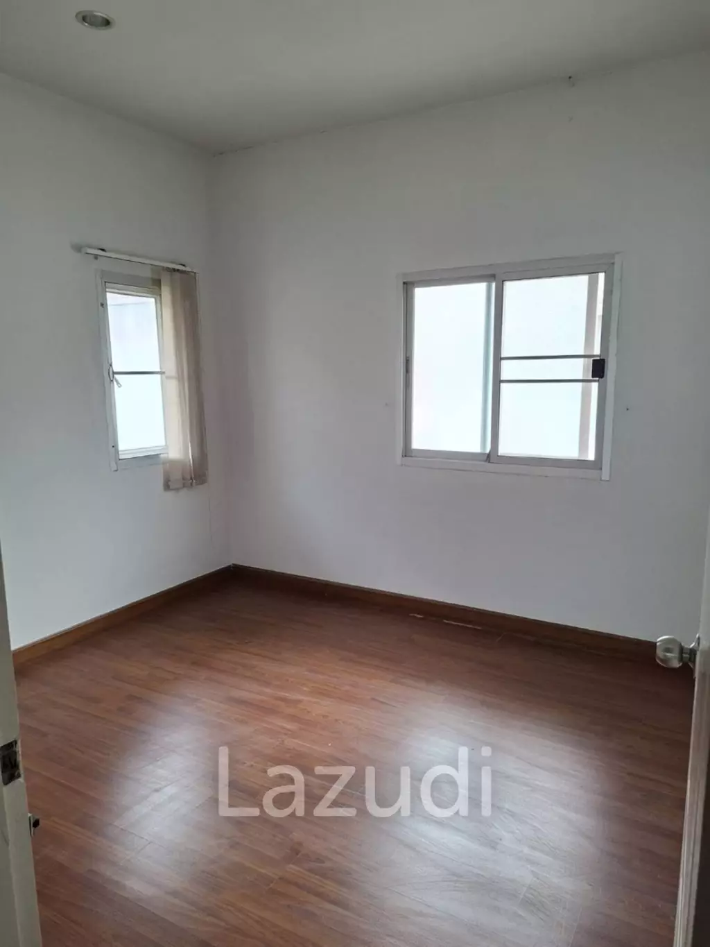 ขายบ้านทาวน์โฮม 2 ชั้น 3 ห้องนอน ในตัวเมืองเชียงราย