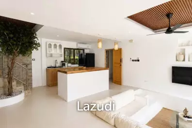 Balinese-Style 3-Bedroom Pool Villa for Sale in Soi Pasak
