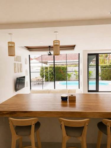 Balinese-Style 3-Bedroom Pool Villa for Sale in Soi Pasak