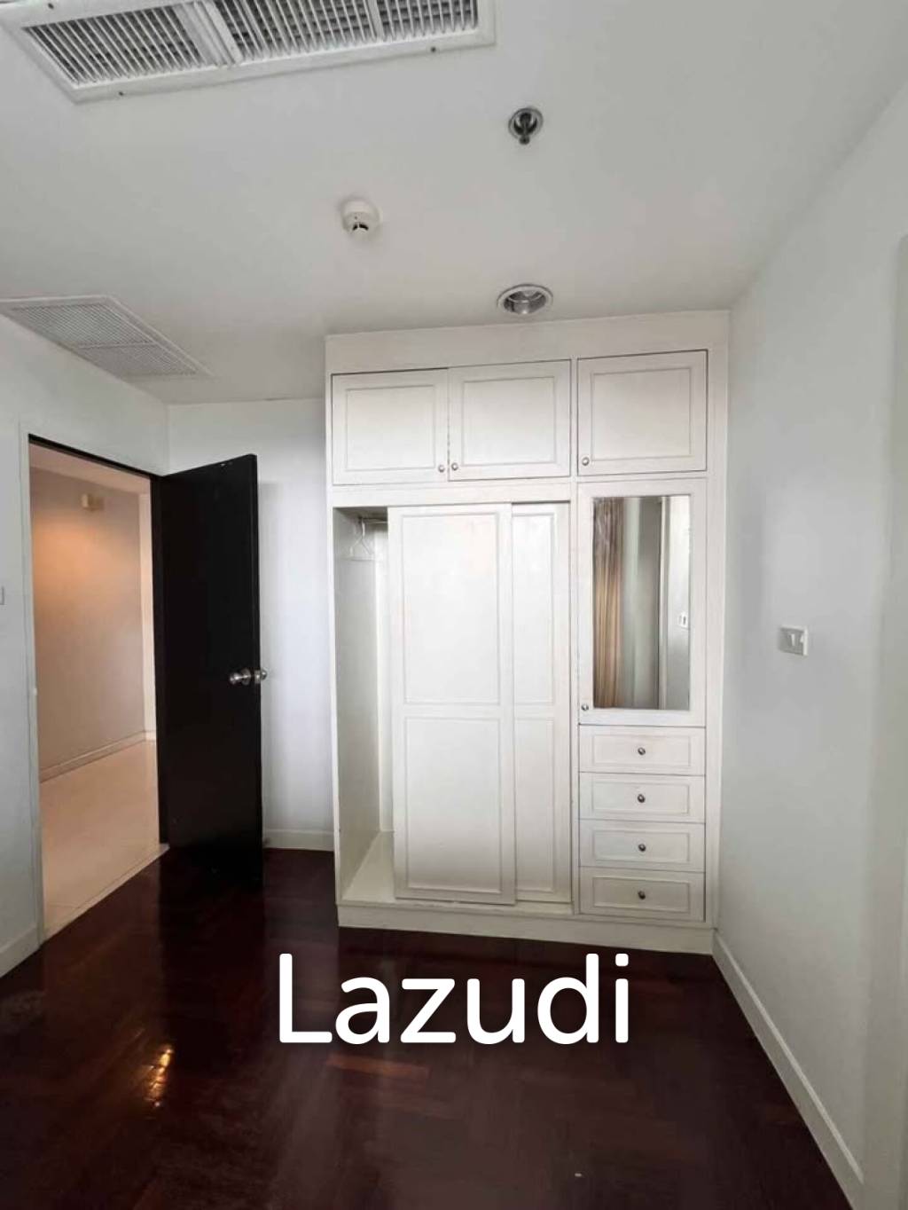 106 sqm high floor condo Lake Green Khlong Toei Bangkok
