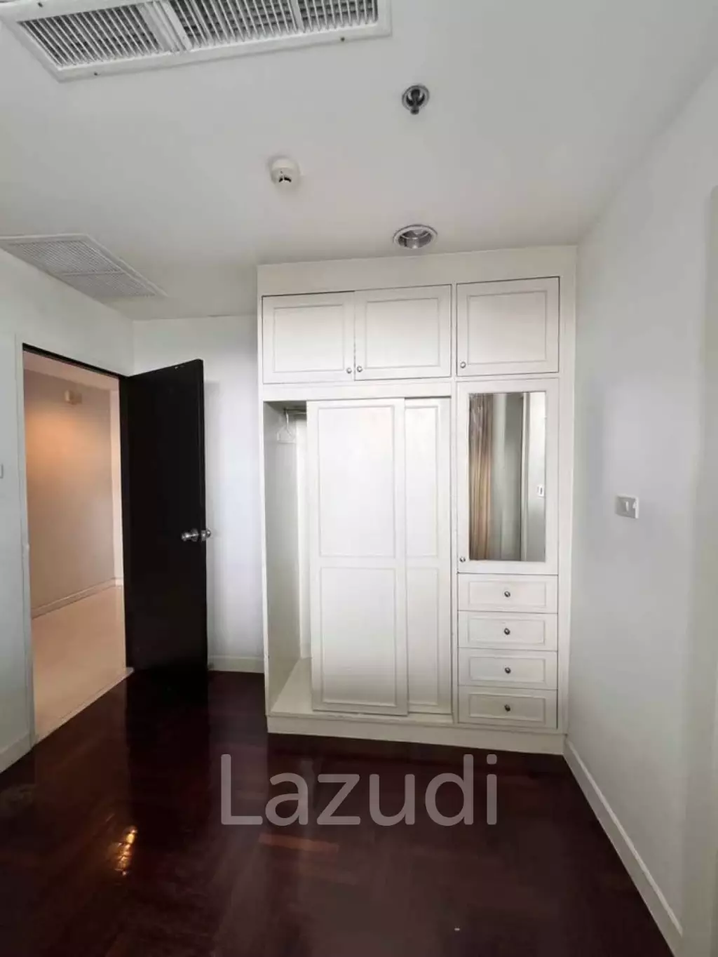 106 sqm high floor condo Lake Green Khlong Toei Bangkok