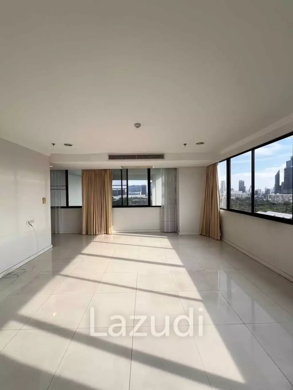 106 sqm high floor condo Lake Green Khlong Toei Bangkok