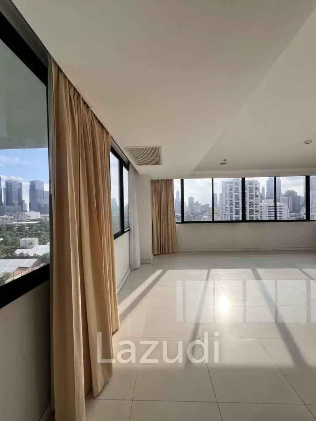 106 sqm high floor condo Lake Green Khlong Toei Bangkok