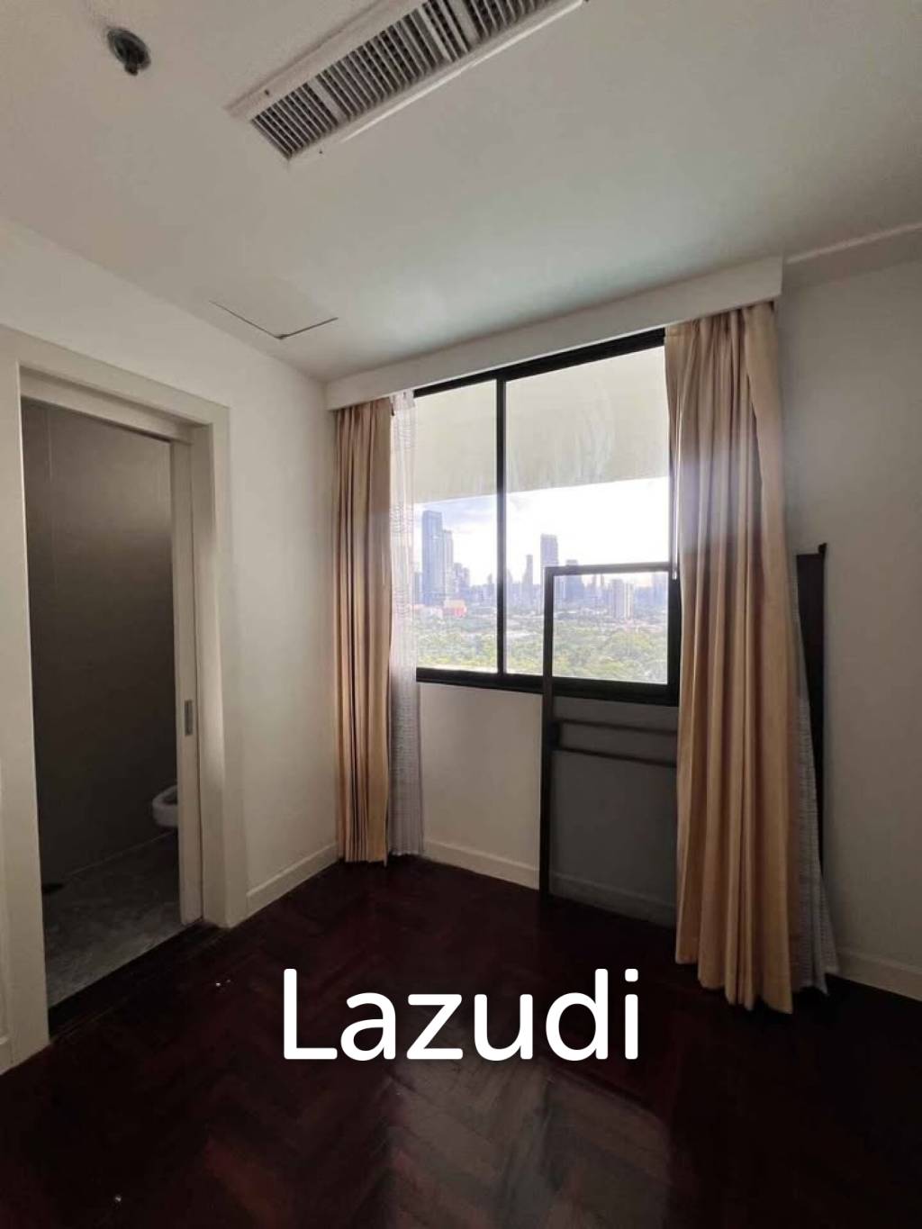 106 sqm high floor condo Lake Green Khlong Toei Bangkok