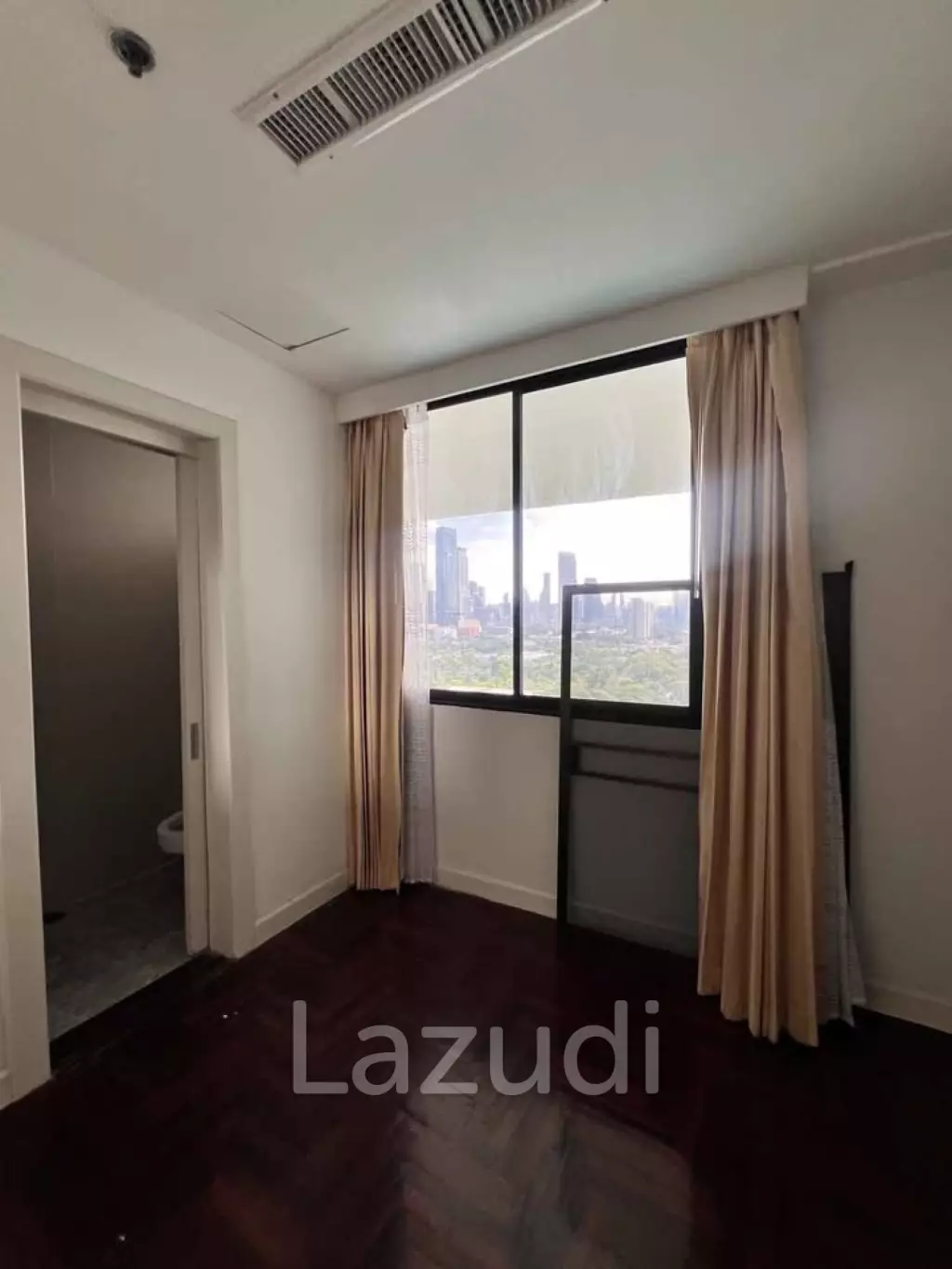 106 sqm high floor condo Lake Green Khlong Toei Bangkok