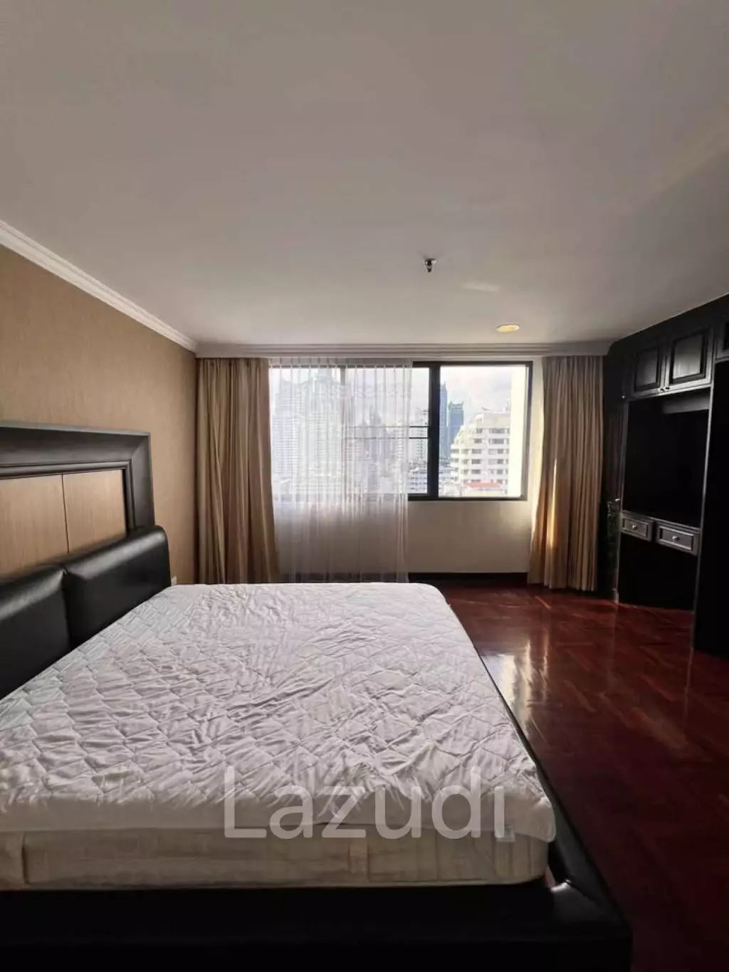 106 sqm high floor condo Lake Green Khlong Toei Bangkok