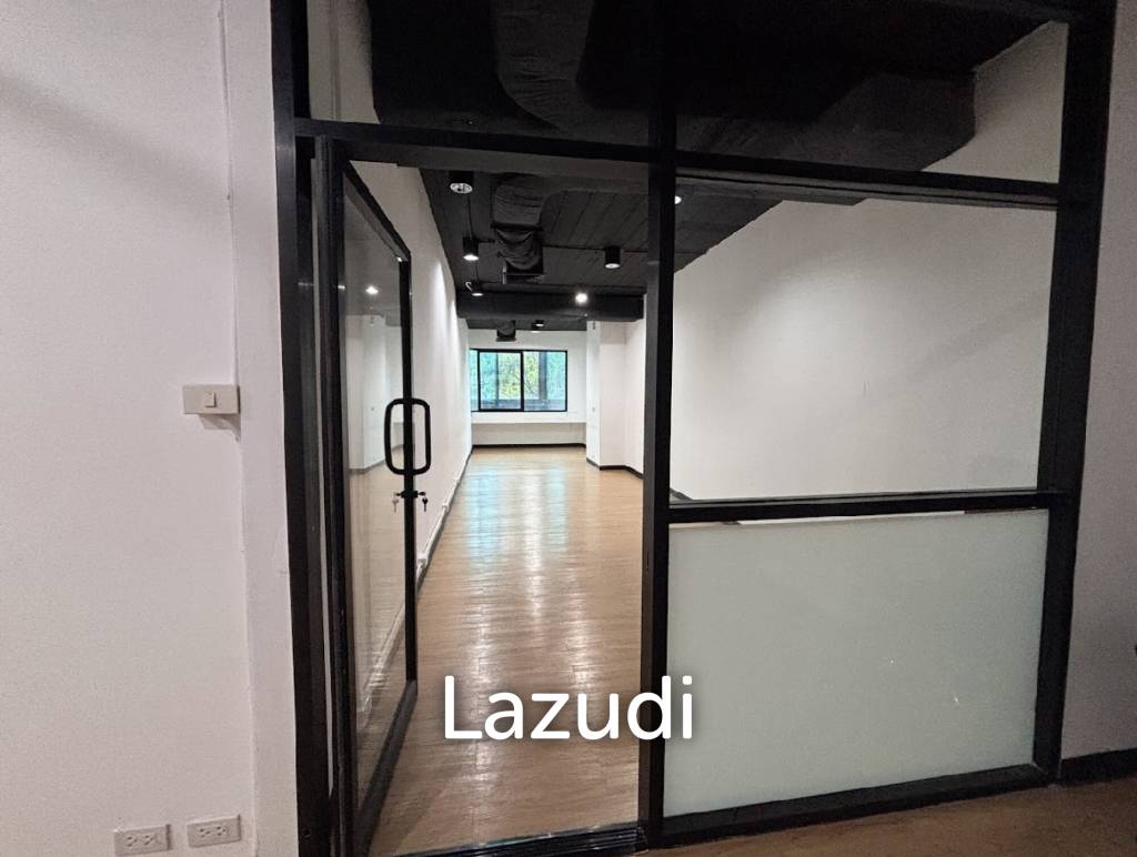 211 sqm modern furnished office for rent in Phra Nakhon Bangkok