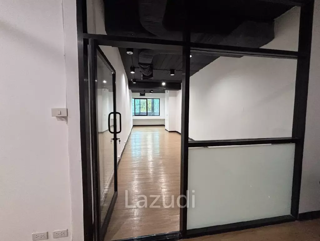 211 sqm modern furnished office for rent in Phra Nakhon Bangkok