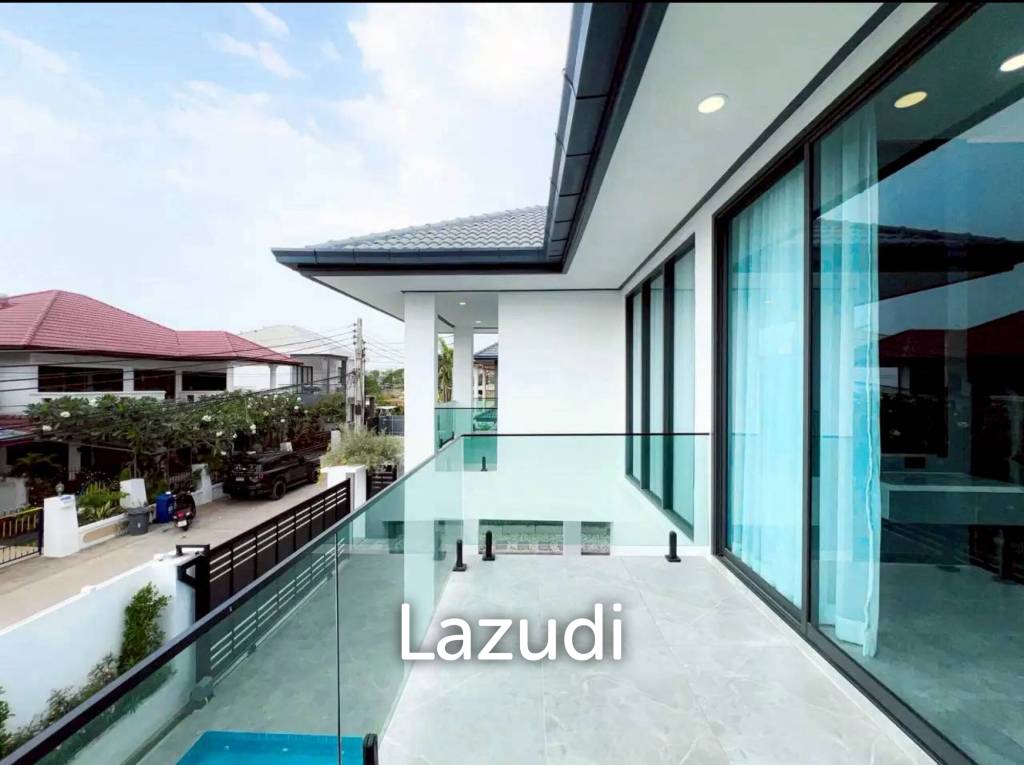 Newly Renovated 2-Storey Pool Villa for Sale at Eakmongkol