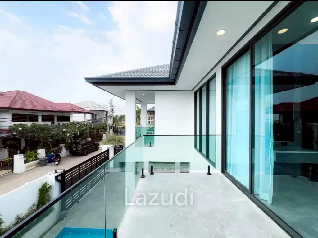 Newly Renovated 2-Storey Pool Villa for Sale at Eakmongkol