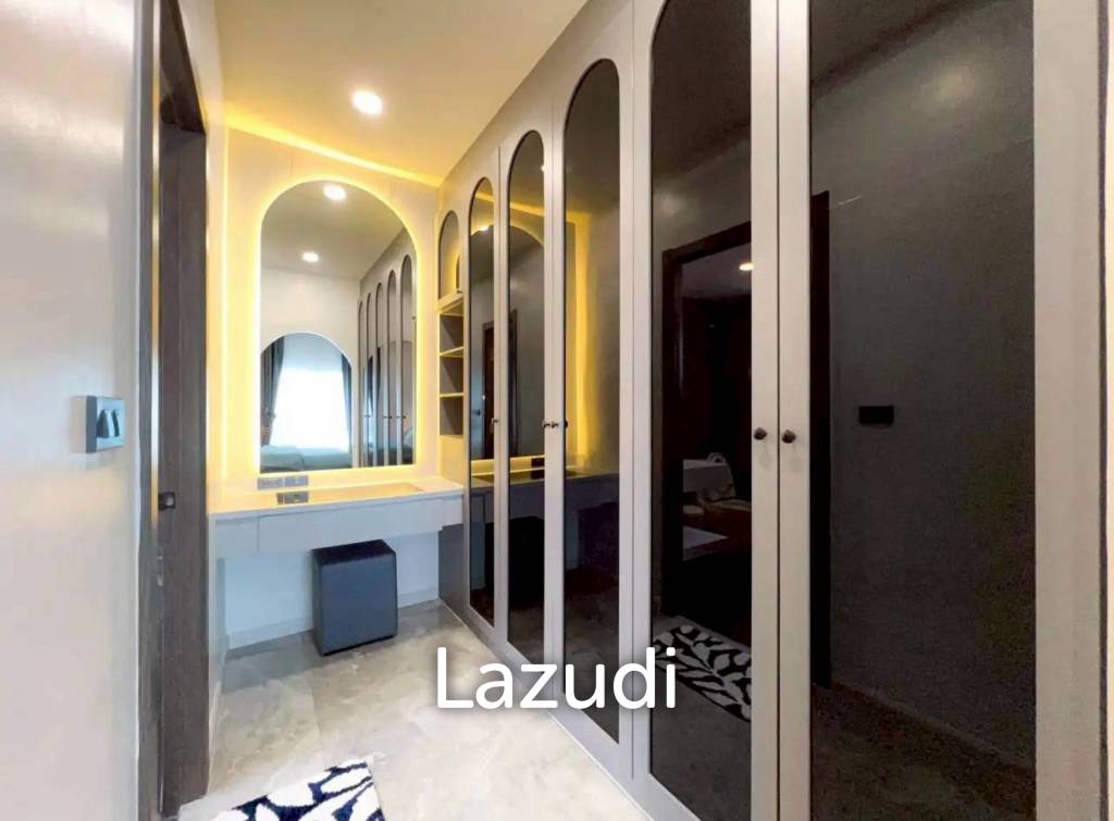 Newly Renovated 2-Storey Pool Villa for Sale at Eakmongkol