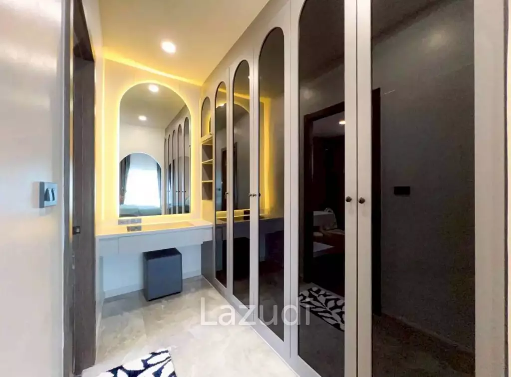 Newly Renovated 2-Storey Pool Villa for Sale at Eakmongkol