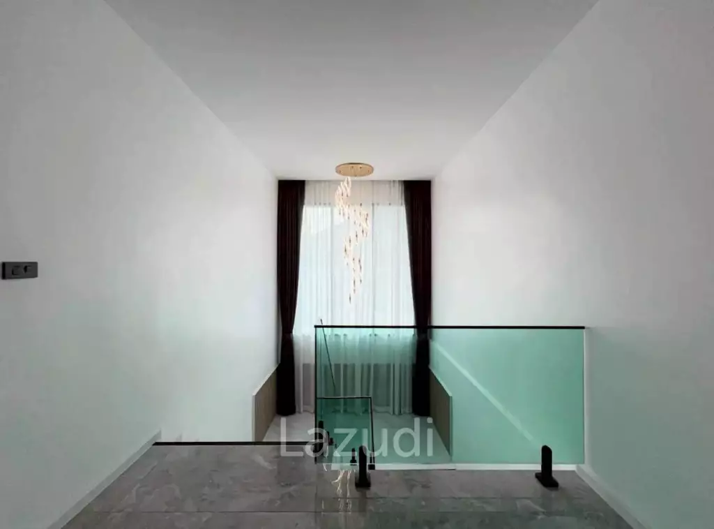 Newly Renovated 2-Storey Pool Villa for Sale at Eakmongkol