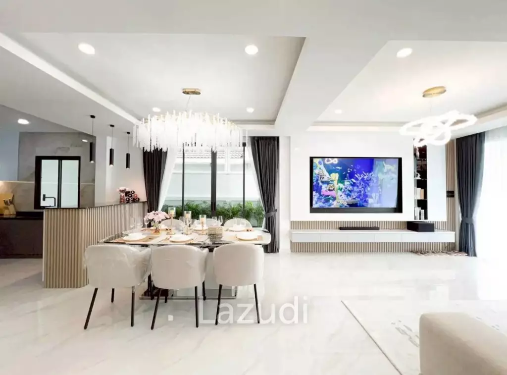 Newly Renovated 2-Storey Pool Villa for Sale at Eakmongkol